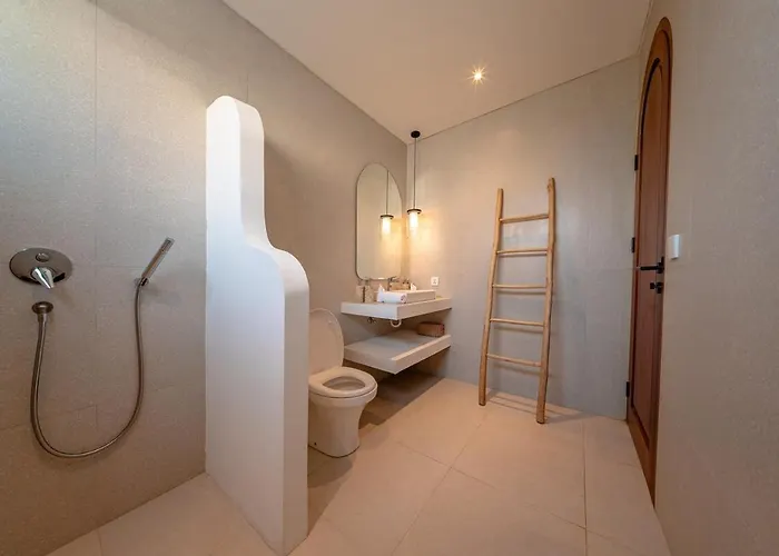 Lymera - 4br Tropical Pool Near Canggu Villa