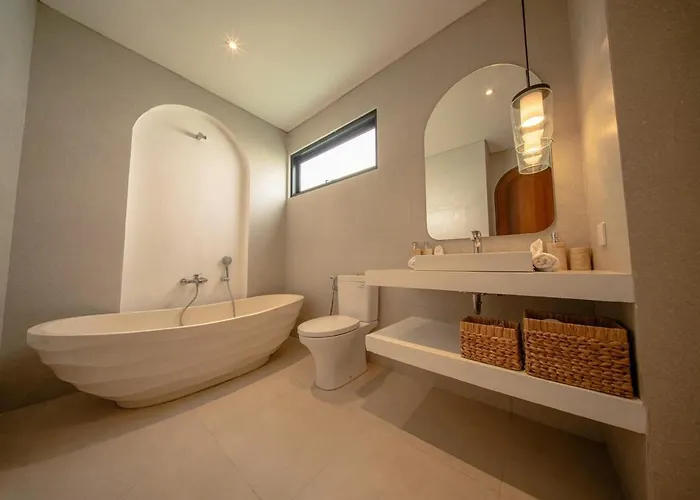 Lymera - 4br Tropical Pool Near Canggu Pererenan